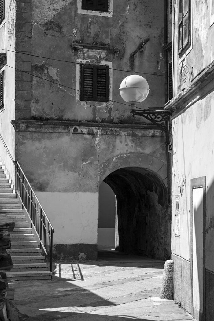 Narrow alleyway in a Croatian city