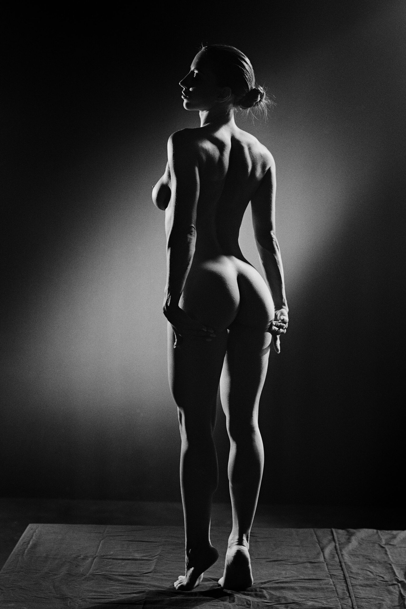 Timeless Nude Art Photography – Stunning Black and White Wall Print for a Sophisticated Interior